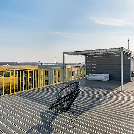 Air - Code Entry Only, No Staff Апартаменти