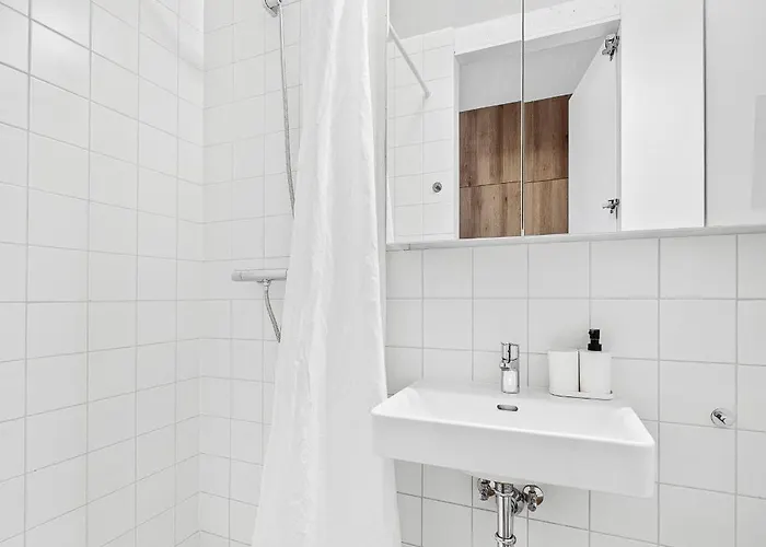 Air - Code Entry Only, No Staff 아파트